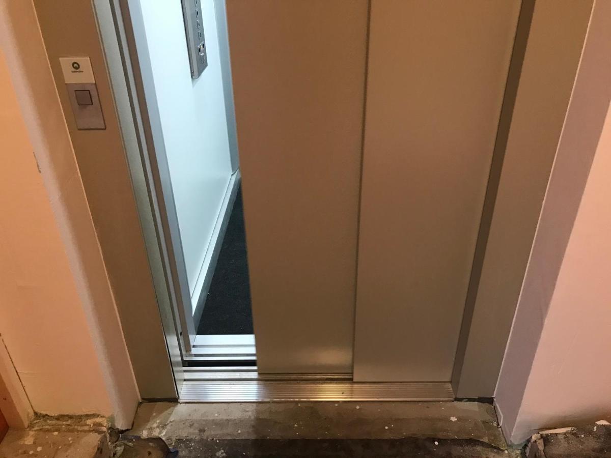 Hotel Berlin Швецинген Екстериор снимка