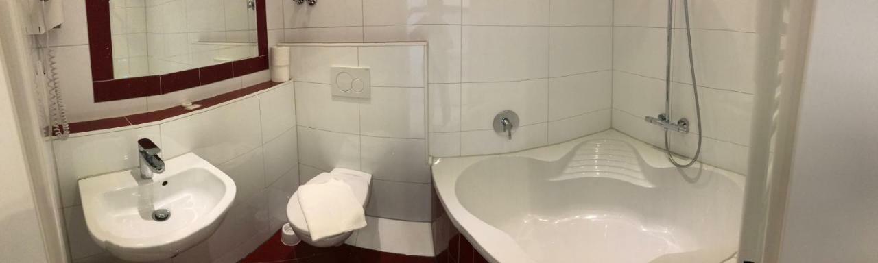 Hotel Berlin Швецинген Екстериор снимка